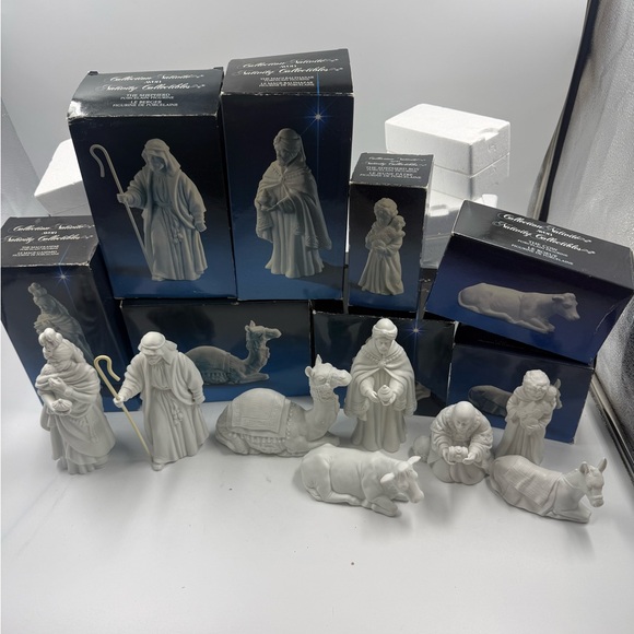 Other - Avon Nativity Collectibles X 8 Ceramic White